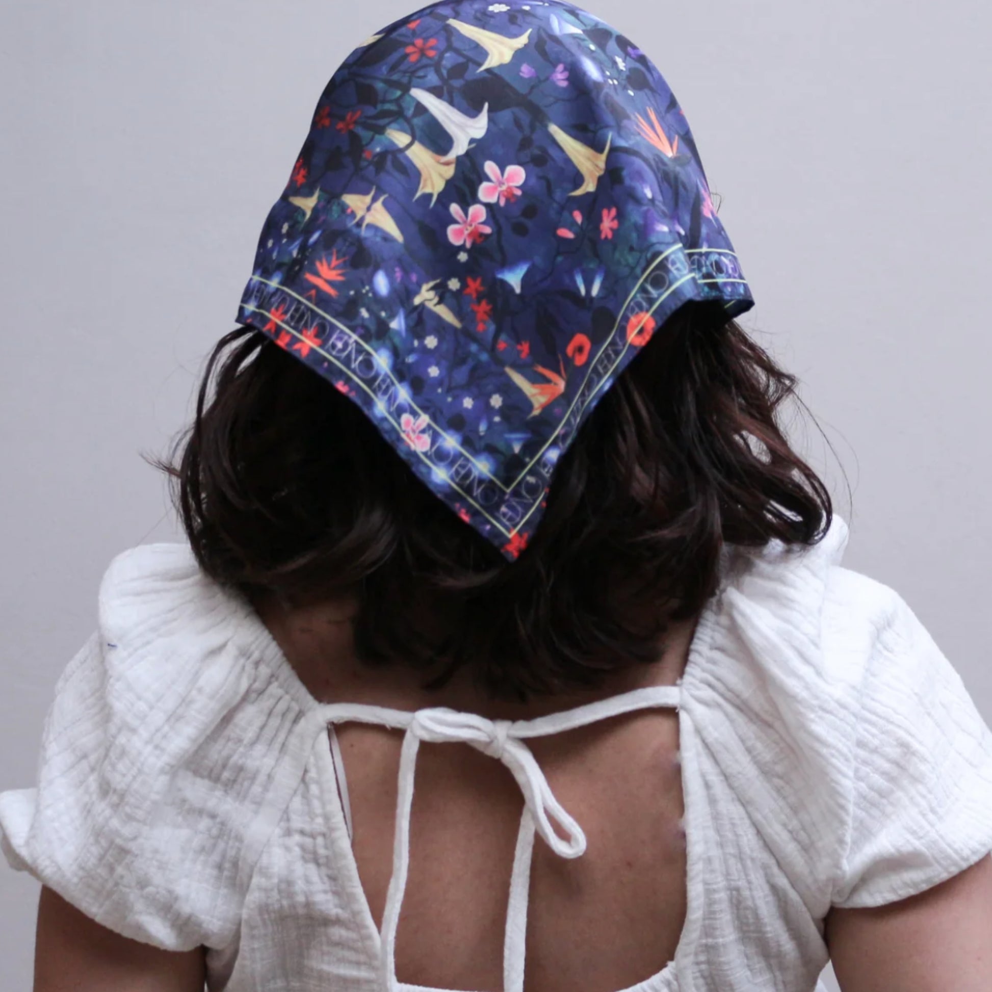Hono Pañoleta Las Flores de María